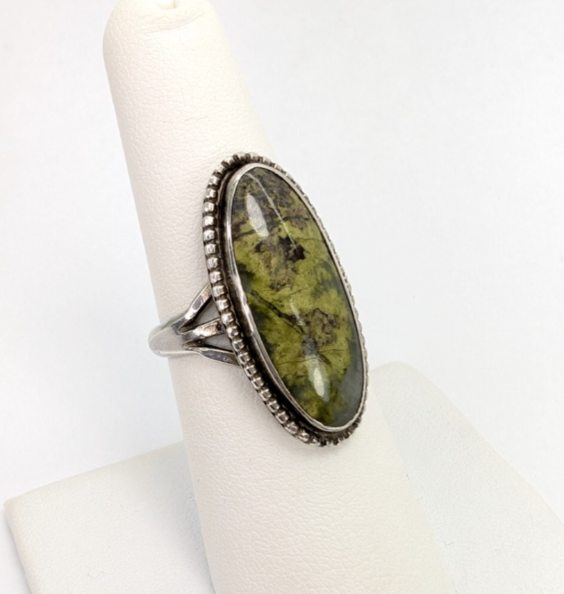 Sterling Silver 925 Beaded Framed Green Turquoise Oval Gemstone Ring O1651