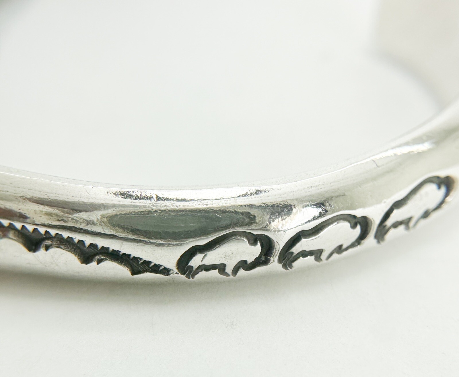 Lynn Edsitty Sterling Silver 925 Native American Story 7.5" Cuff Bracelet O137 - Image 7