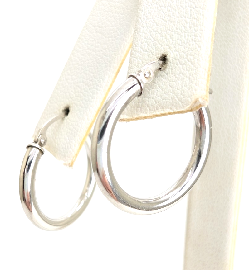 14K White Gold 5/8" Polished Hoop Earrings P989-CRN157