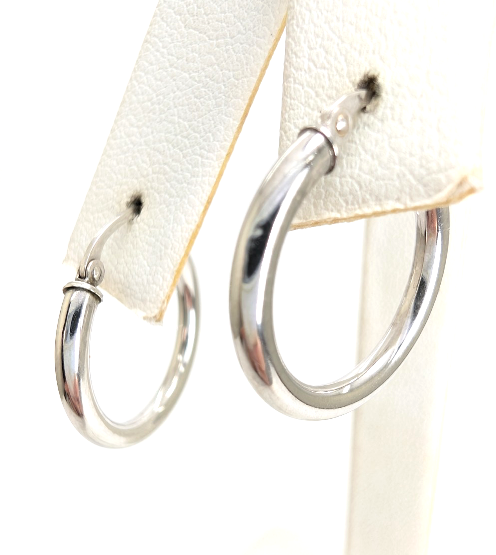 14K White Gold 5/8" Polished Hoop Earrings P989-CRN157 - Image 7