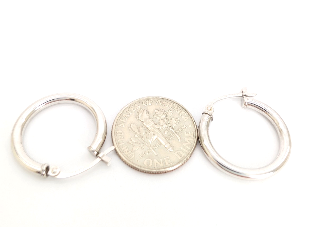 14K White Gold 5/8" Polished Hoop Earrings P989-CRN157 - Image 14