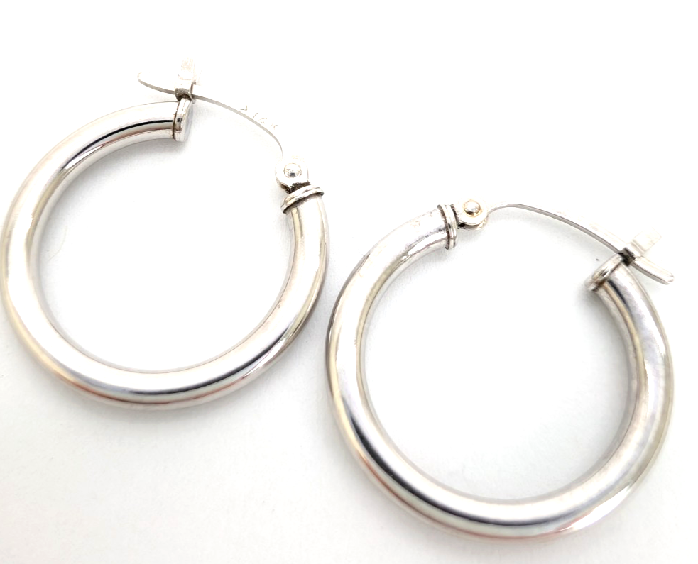 14K White Gold 5/8" Polished Hoop Earrings P989-CRN157 - Image 16
