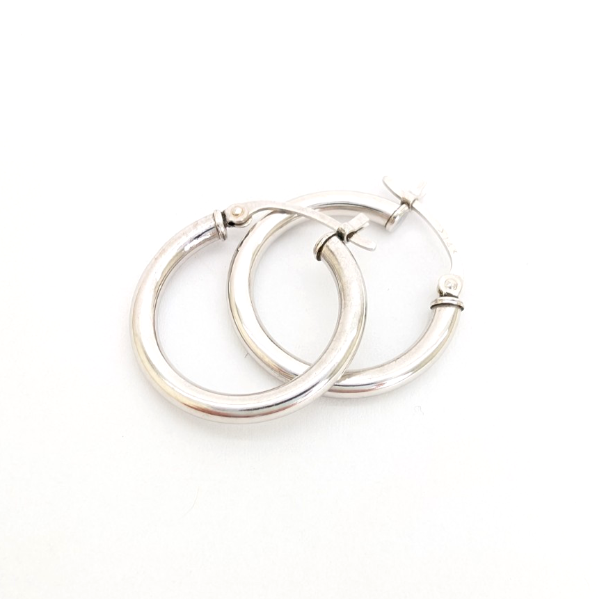14K White Gold 5/8" Polished Hoop Earrings P989-CRN157 - Image 17
