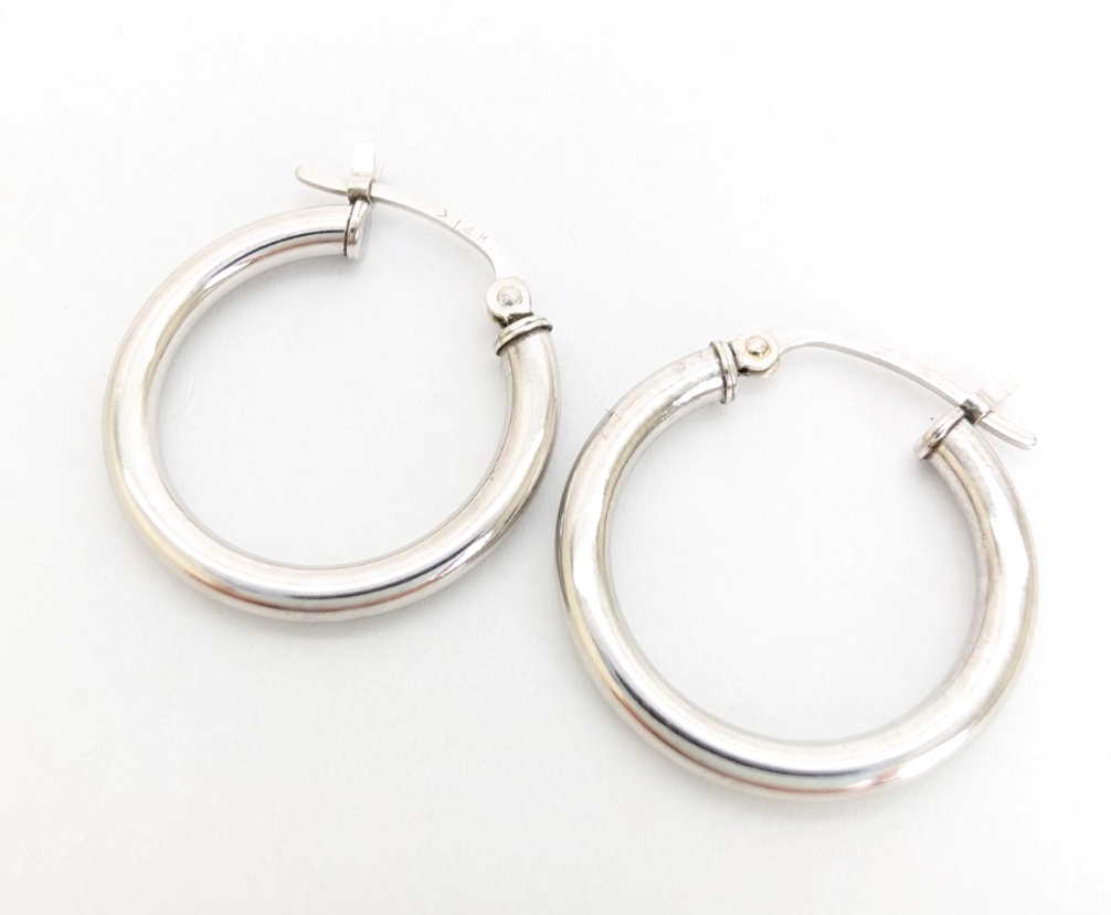 14K White Gold 5/8" Polished Hoop Earrings P989-CRN157 - Image 18
