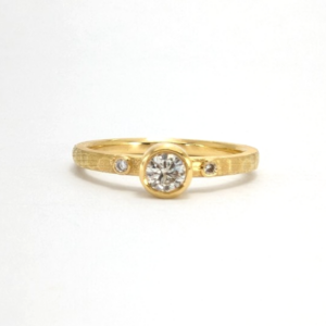 DJT 18K Yellow Gold Bezel Set .30ct Diamond Hammered Ring 11522