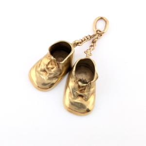14K Yellow Gold Baby Shoes Charm Oak731