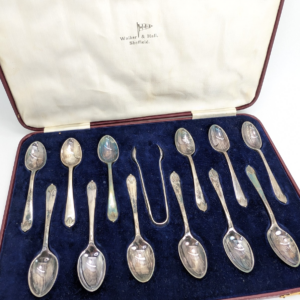 Walker & Hall Sheffield Silverplate Spoon & Sugar Tong Set in Case 11399