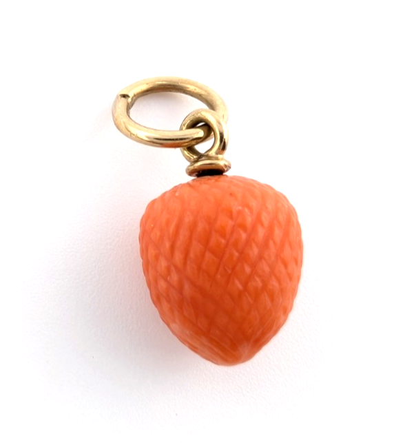 Vintage 14K Yellow Gold Carved Coral Strawberry Pendant Oak737