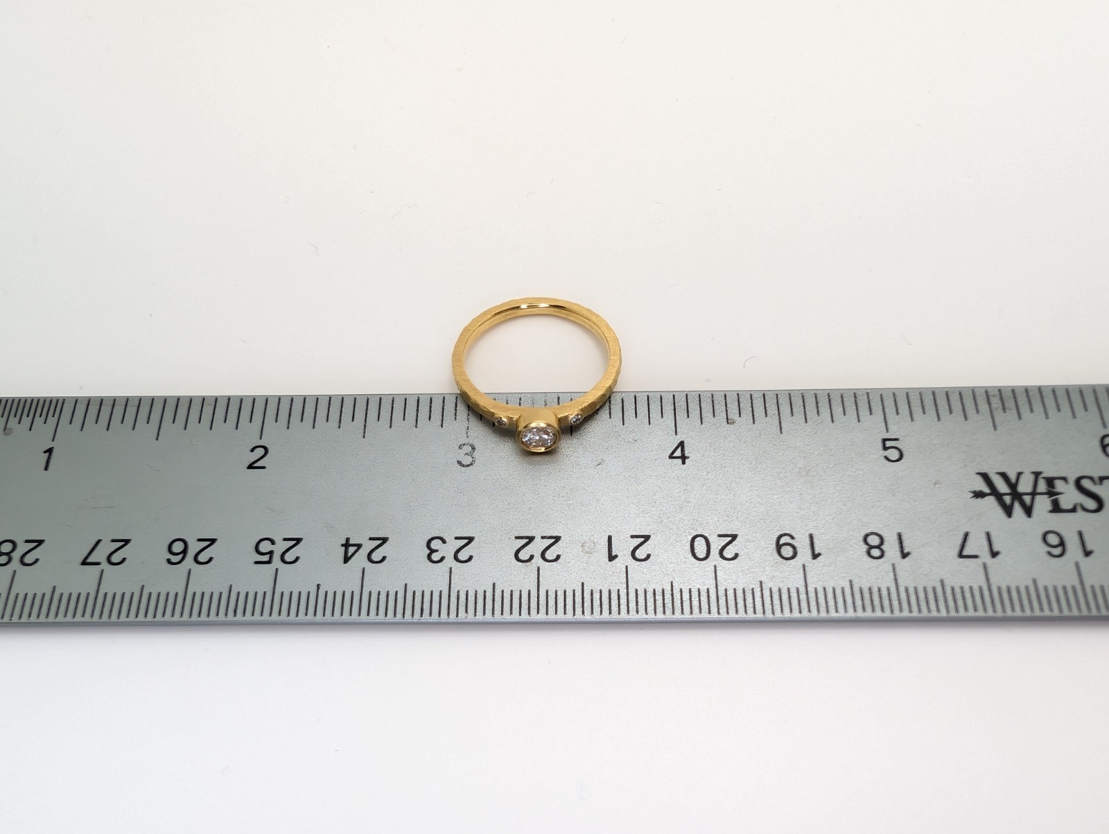 DJT 18K Yellow Gold Bezel Set .30ct Diamond Hammered Ring 11522 - Image 12
