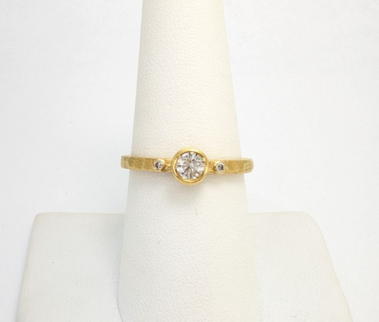 DJT 18K Yellow Gold Bezel Set .30ct Diamond Hammered Ring 11522 - Image 3