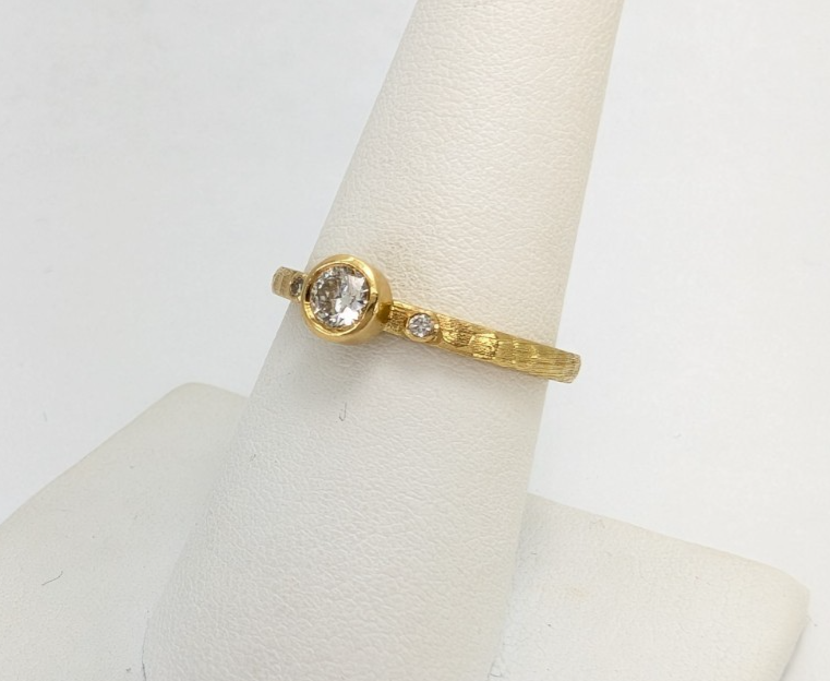 DJT 18K Yellow Gold Bezel Set .30ct Diamond Hammered Ring 11522 - Image 5