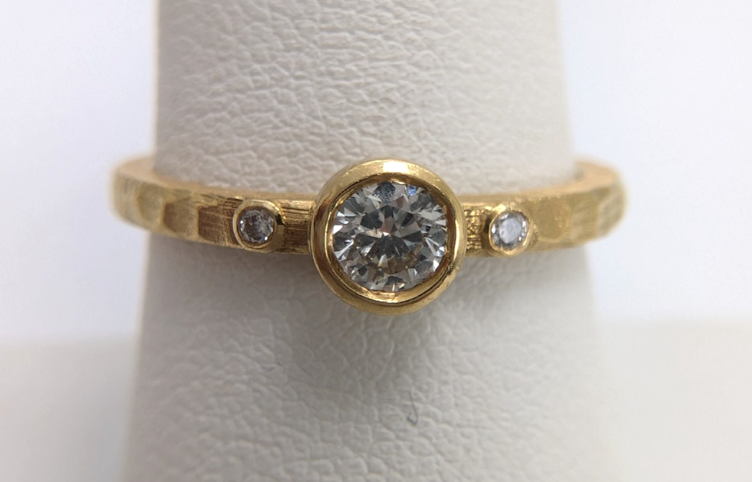 DJT 18K Yellow Gold Bezel Set .30ct Diamond Hammered Ring 11522 - Image 9