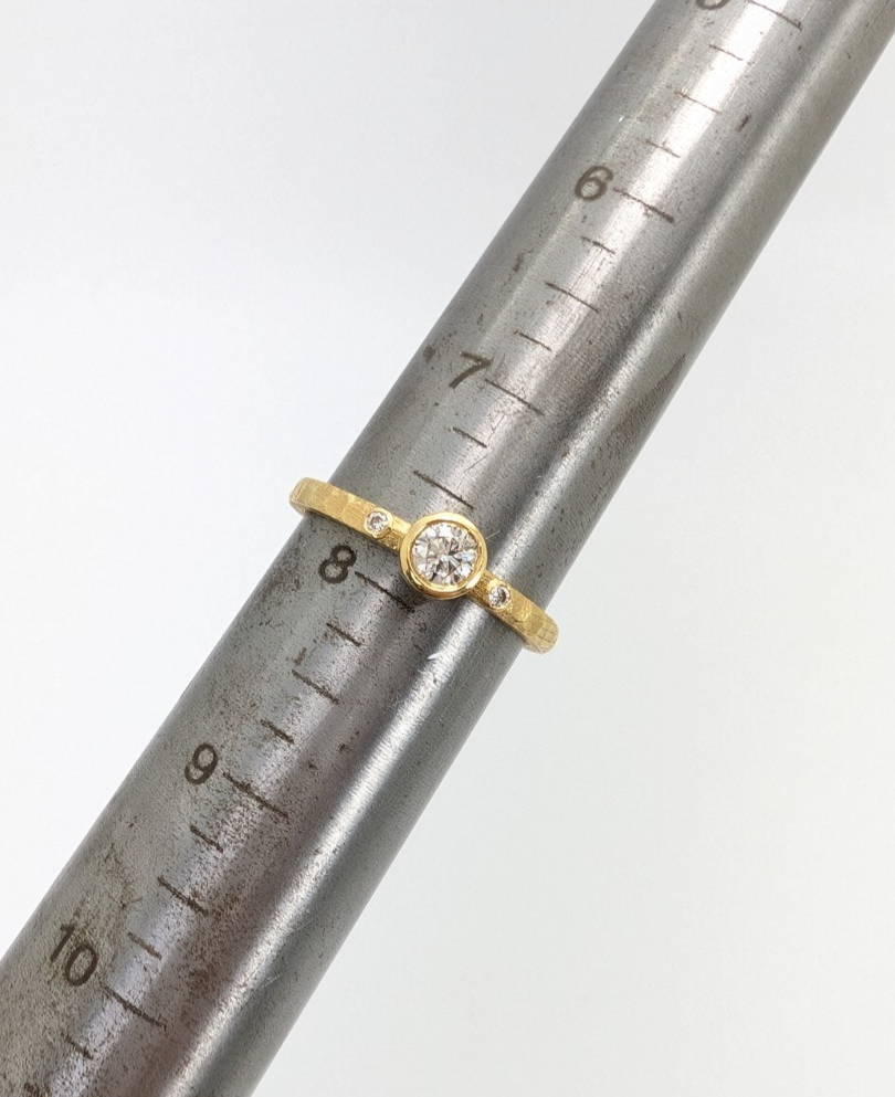 DJT 18K Yellow Gold Bezel Set .30ct Diamond Hammered Ring 11522 - Image 11